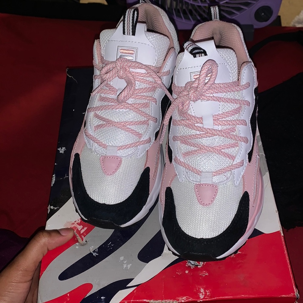 Fila Ray Tracer light pink,white, and black
